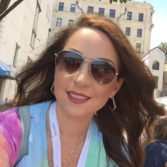 Meet your Posher, Jessica - Picture 1 of 1